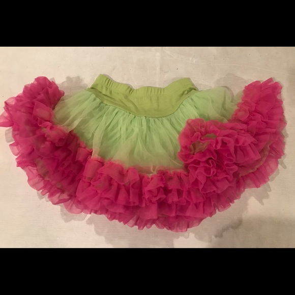 Girl’s tutu size 6 - Picture 2 of 3